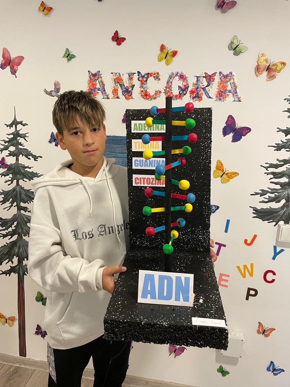 Raul com seu projeto de DNA